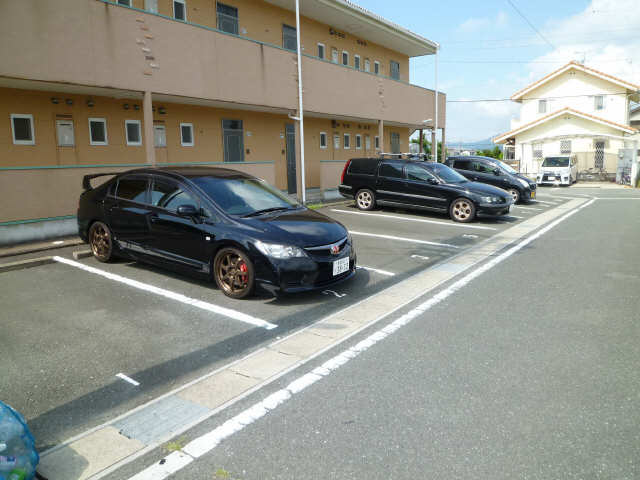 ラフォーレ新屋敷 1階 駐車場