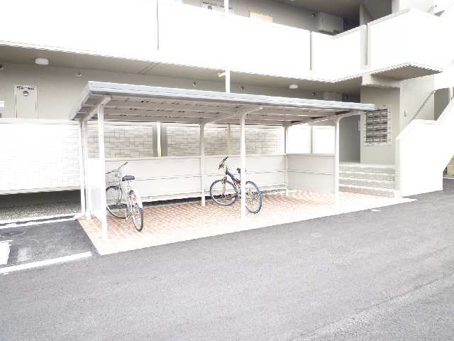 ポライト 2階 自転車置場