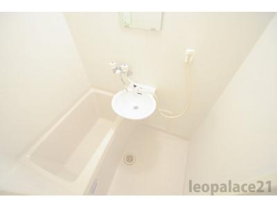 レオパレスグリーンサイド 2階 浴室