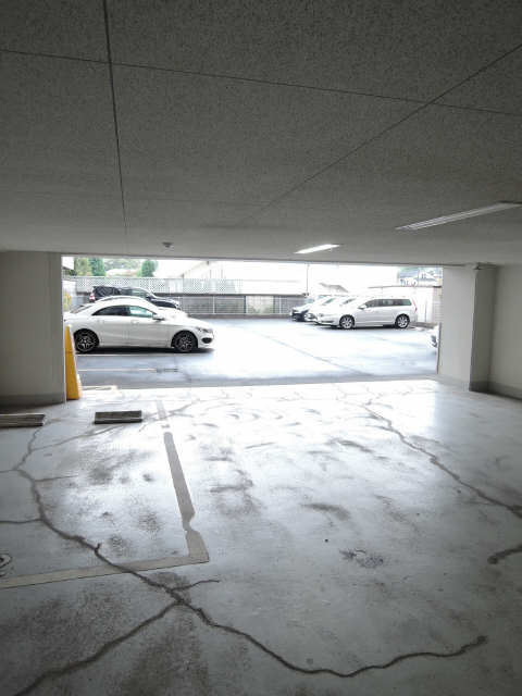 レジディア白壁 駐車場