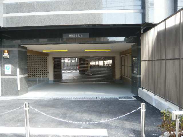 シャッター付駐車場