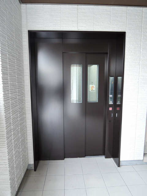 ＲＥＧＡＬＩＡ　ＵＳＵＩ 2階 エレベーター