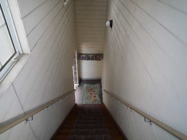 エステート 1階 共用階段