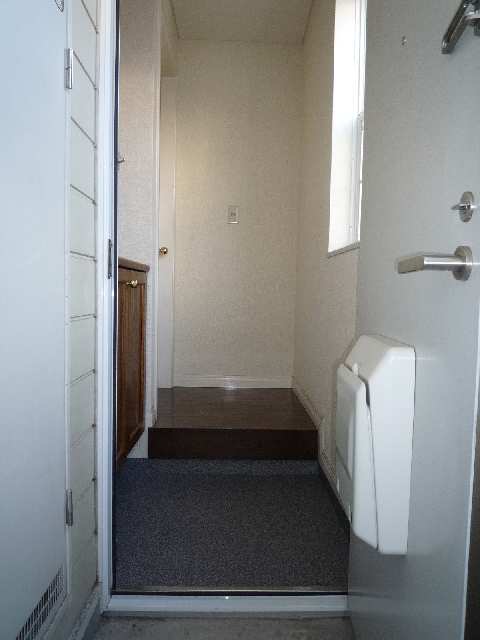 玄関から見た室内