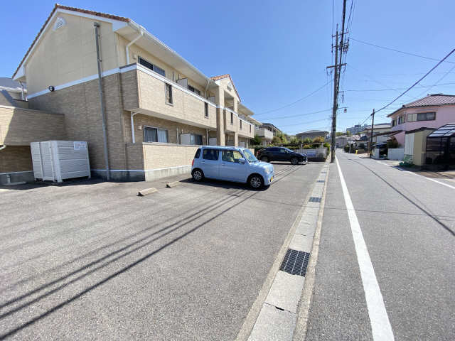 アルカディアⅢ 1階 駐車場