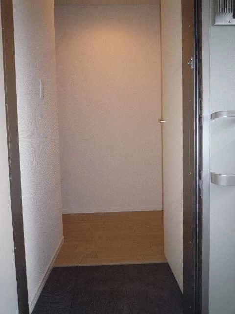 玄関から見た室内