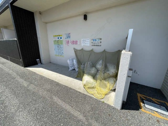 敷地内ゴミ置き場