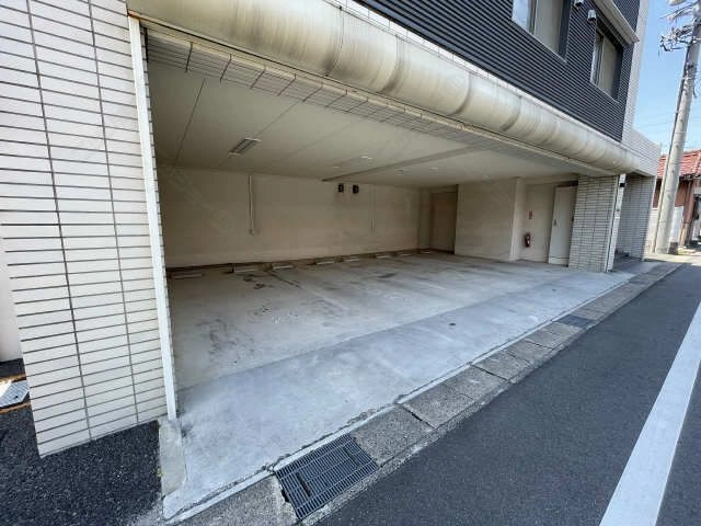 屋根付き駐車場