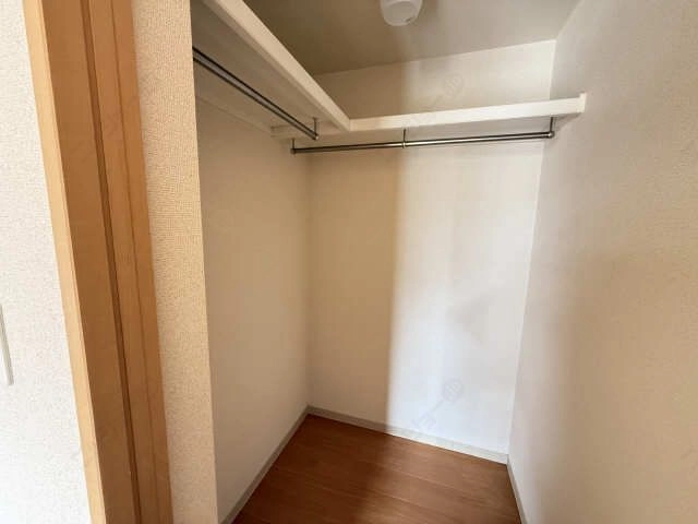 ウォークインクローゼット内