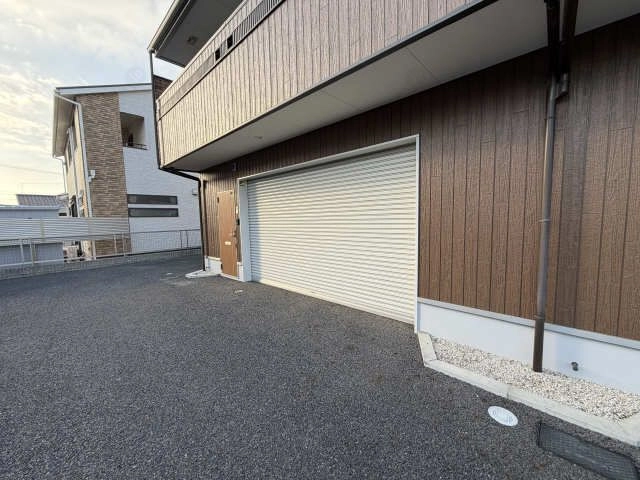 シャッター付ガレージ