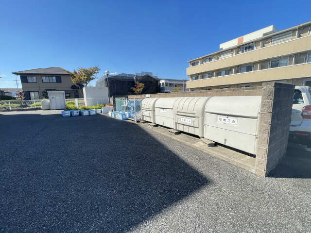 敷地内ごみ置き場