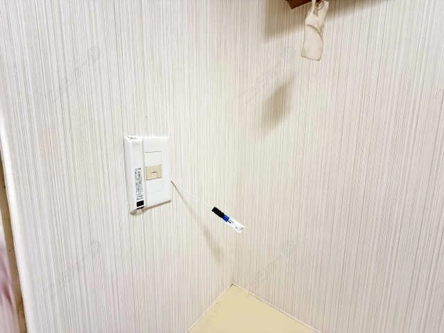 下駄箱上電話線