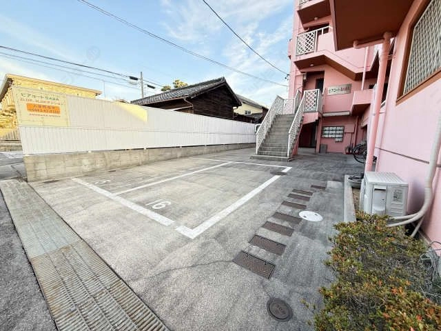 北西側駐車場