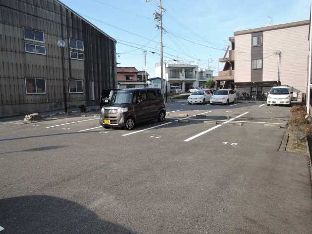 第２グリーンハイツ斉藤 駐車場
