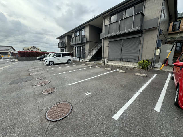 リヴェール華館Ⅱ 1階 駐車場