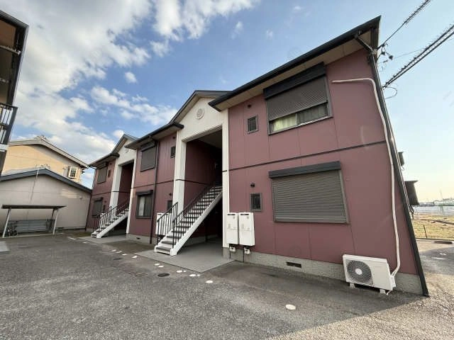 入口側外観(北西側)