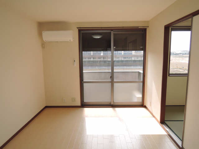 シャッター式雨戸