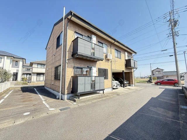 屋根無し駐車場