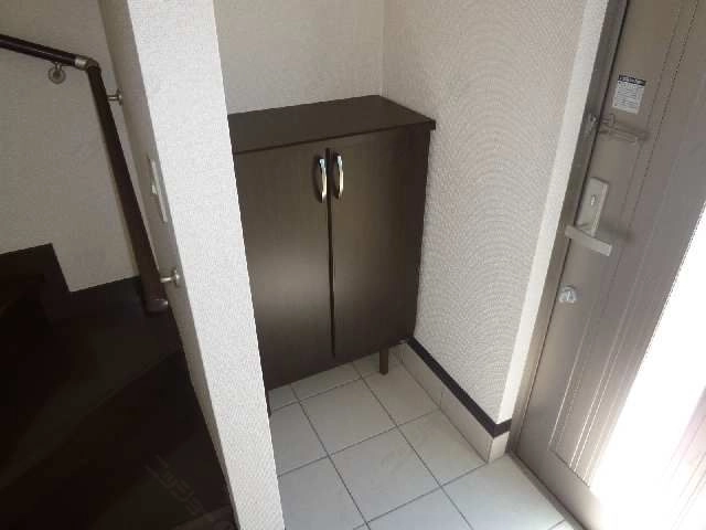 ｼｭｰｽﾞBOX(105号室)