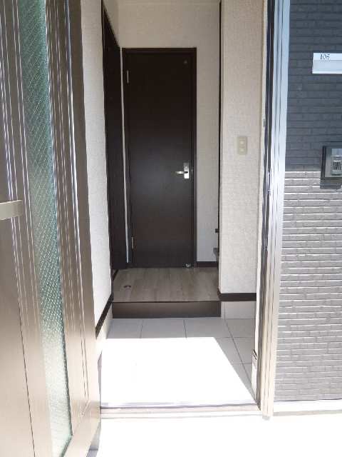 玄関(105号室)