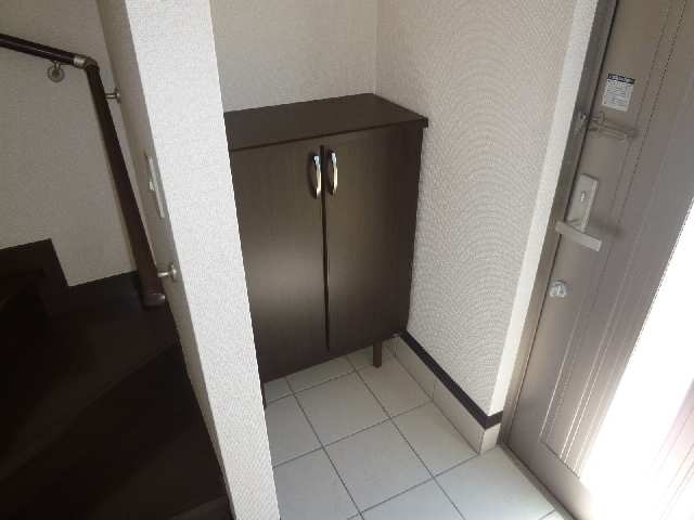 ｼｭｰｽﾞBOX(105号室)