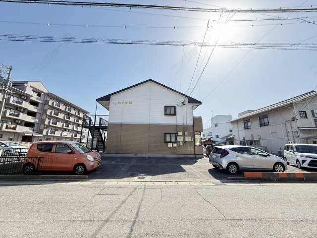 建物東側駐車場