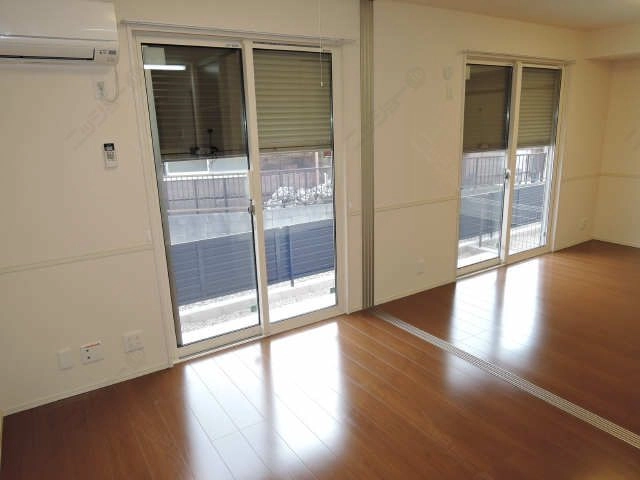 シャッター式雨戸