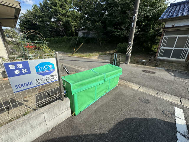 燃えるゴミ置き場