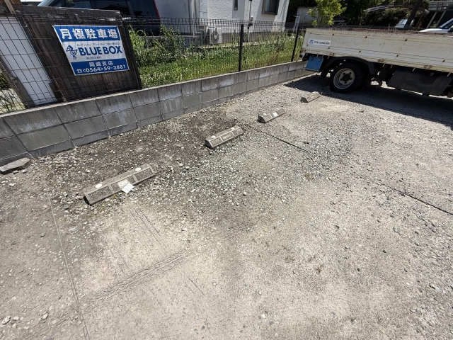 隣地月極駐車場