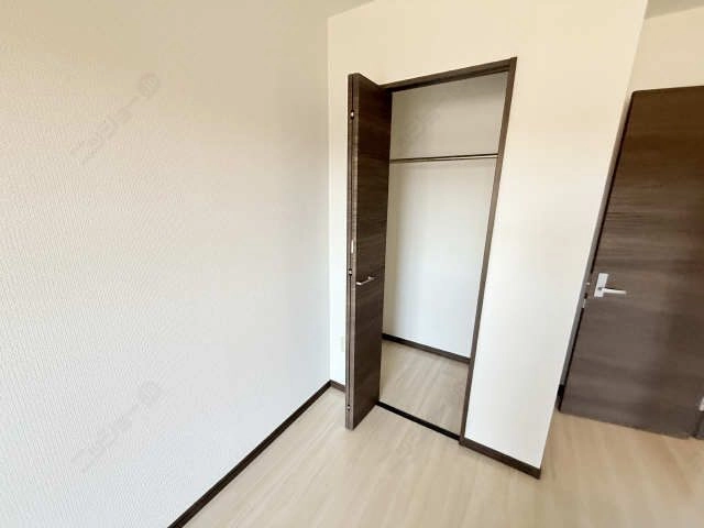 南西洋間収納