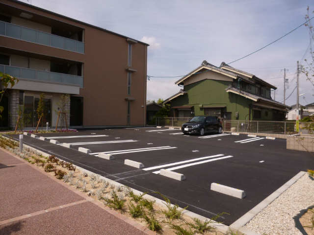 アネックス森越 1階 駐車場