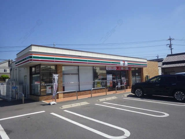 セブンイレブン　徒歩４分