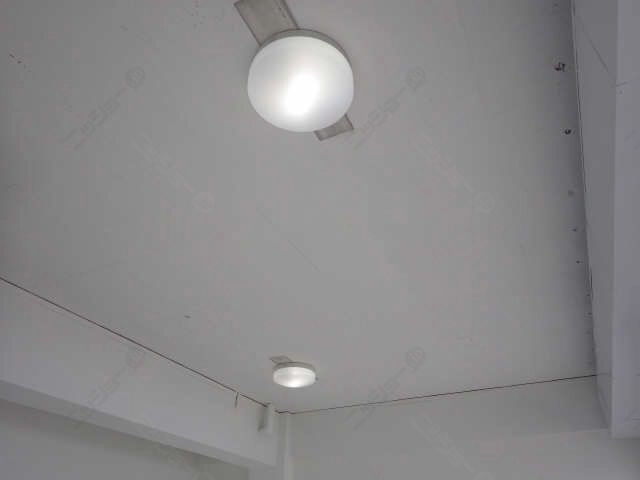 駐車場内照明付き