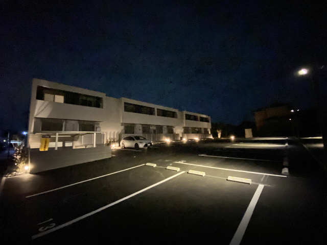 夜の駐車場