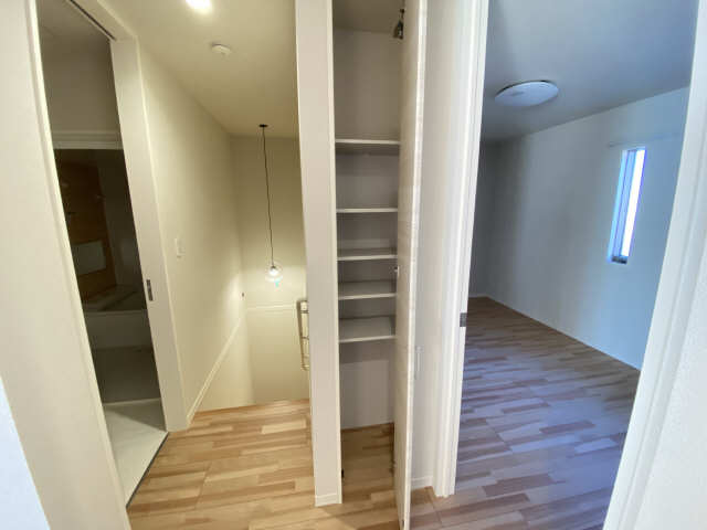 階段ホール収納スペース