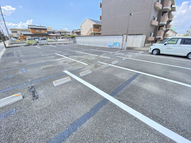 ファミール丁田 2階 駐車場