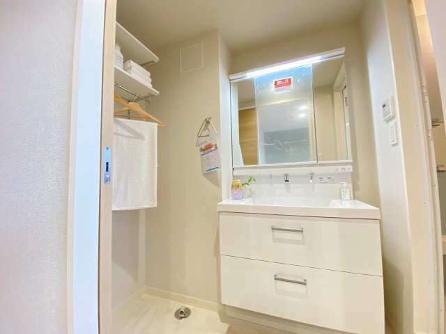 ３面鏡式洗面化粧台