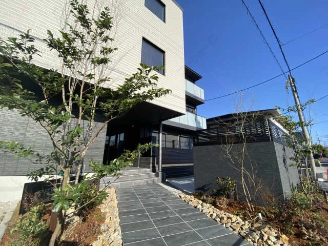 植栽豊かなアプローチ