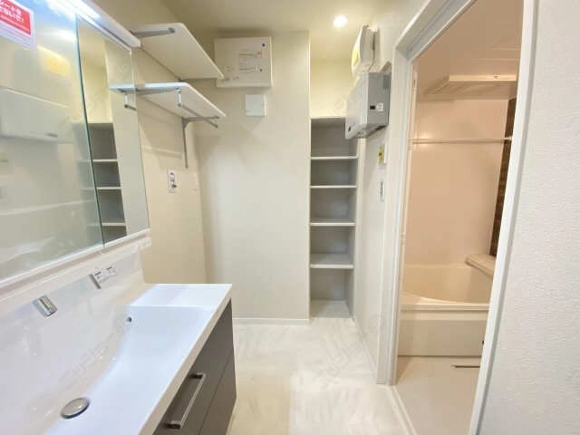 脱衣所リネン収納庫