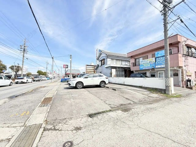 敷地外北側駐車場