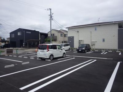 サンハイムピアⅠ 1階 駐車場