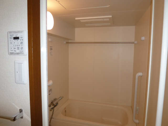 ラ・オーク三軒家 2階 浴室換気乾燥機