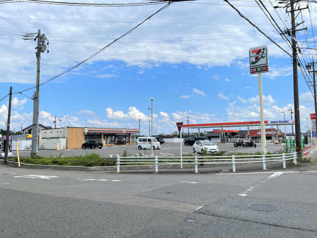 セブンイレブン上小口店