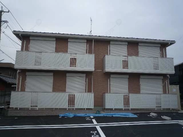 建物外観（駐車場側）