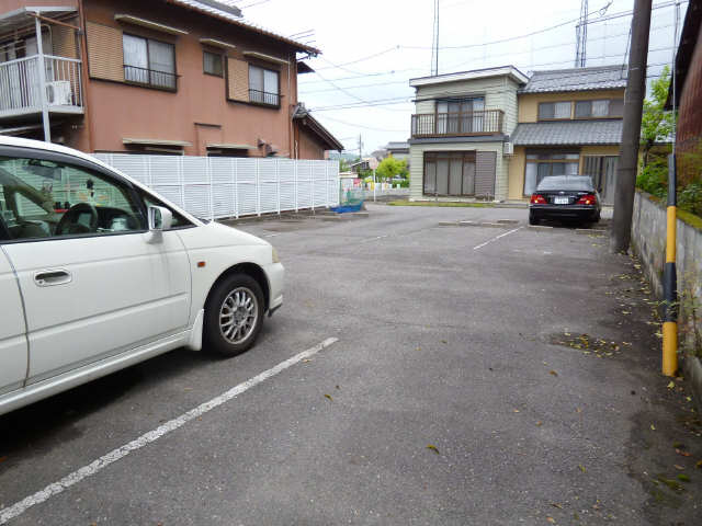 ホームタウン  駐車場