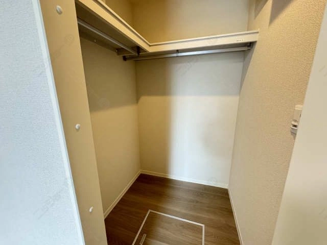 ウォークインクローゼット内