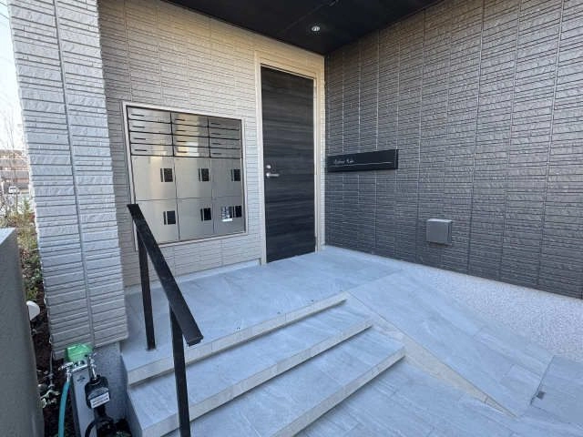 北側エントランス