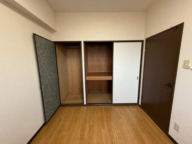 北側洋室収納
