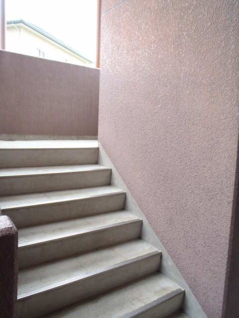 モルゲンロート慧 4階 共用階段
