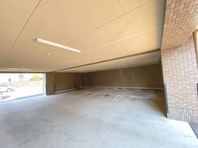 屋内駐車場